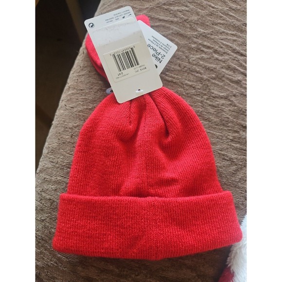 NIKE Beanie Hat And Gloves 2 Piece Set Knit UNIVERSITY RED BLACK Logo 2/4T NEW - Picture 3 of 3